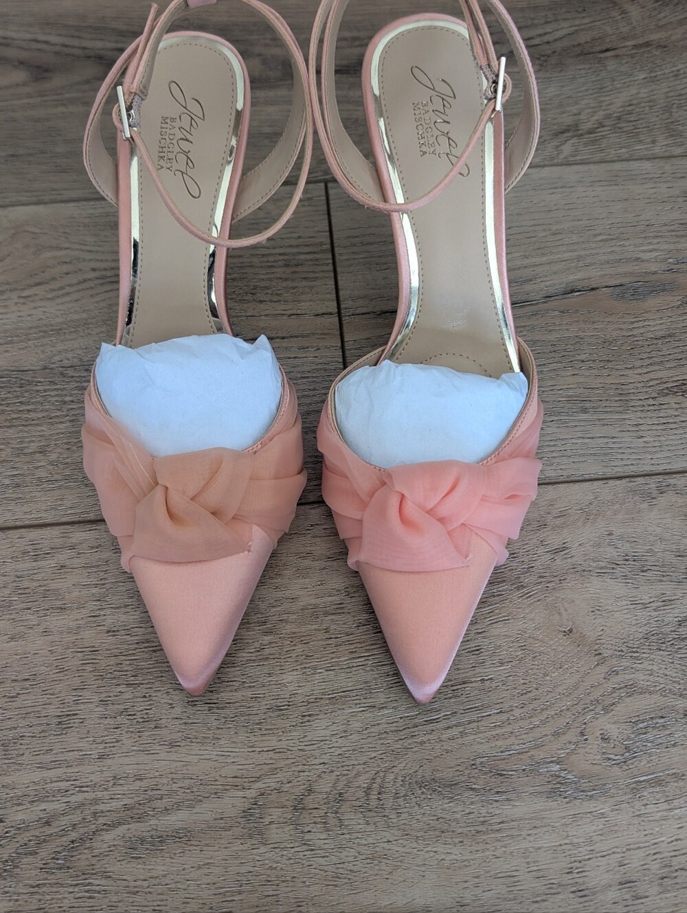 Jewel Badgley Mischka Peach-Pink Pointed-Toe Ankle-Strap Pumps with Bow